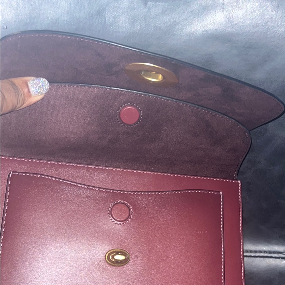 Coach Madison shoulder nah Elegant Burgundy Shoulder Bag with Gold Accents - Picture 6 of 14